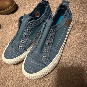 Nwot blowfish sneakers size 7